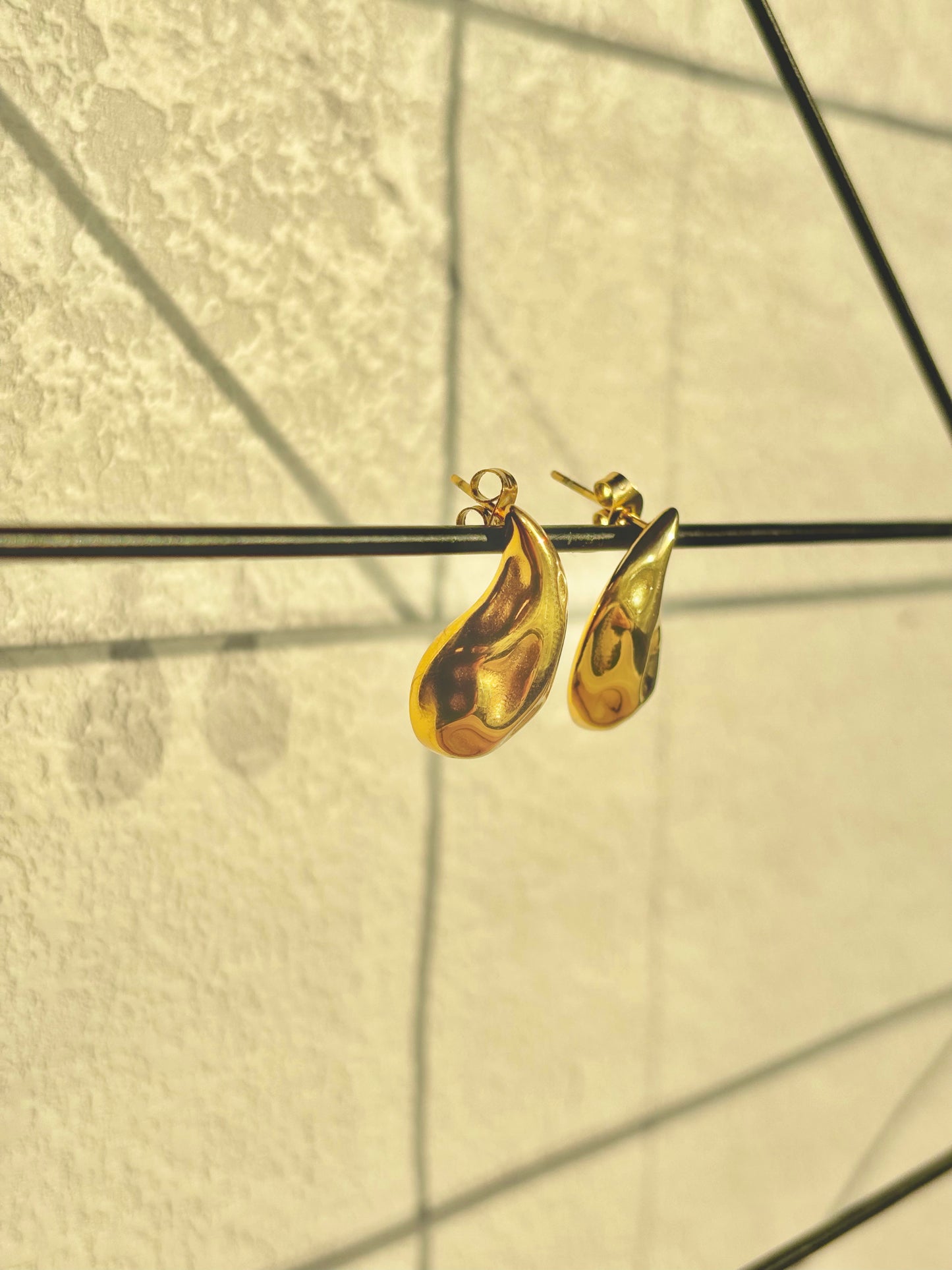 Small Textured Teardrop