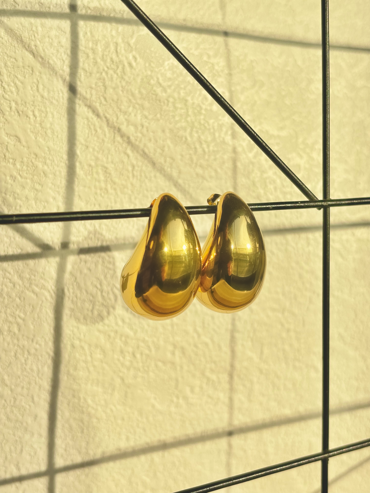 Solid Chunky Teardrop