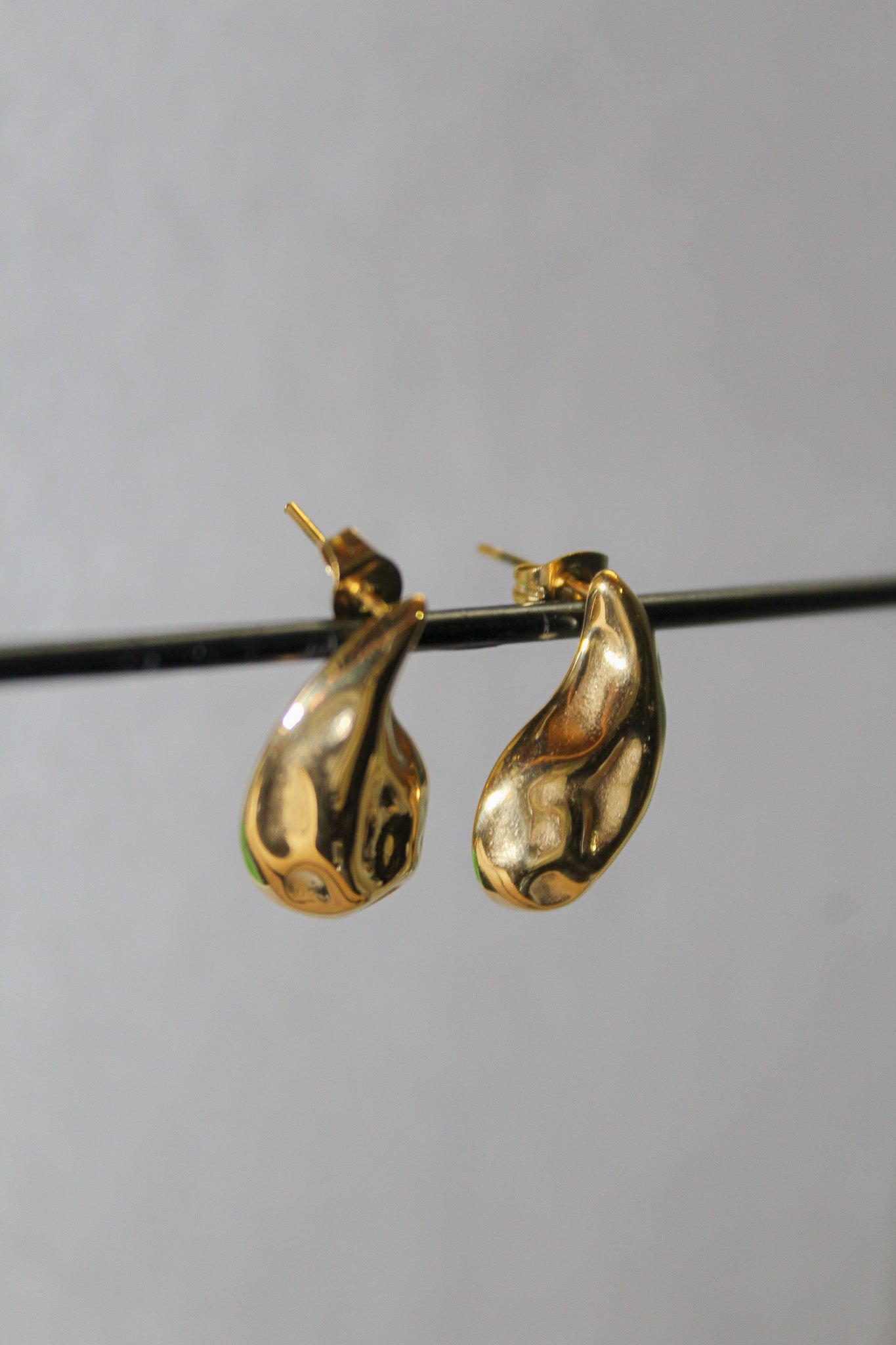 Small Textured Teardrop
